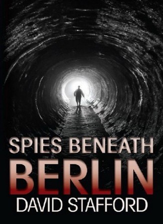     / Discovery. Spies Beneath Berlin VO