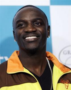Akon Feat. David Guetta - Sexy Bitch: Live Lopez Tonight