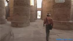  : .   / Nefertiti: Mummy returns VO